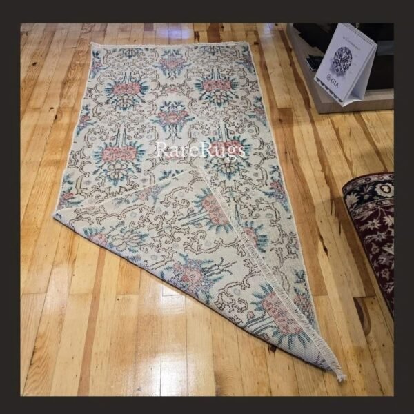 hali10d One of a kind vintage Turkish rug Isparta 6x3 handmade wool soft neutral floral design