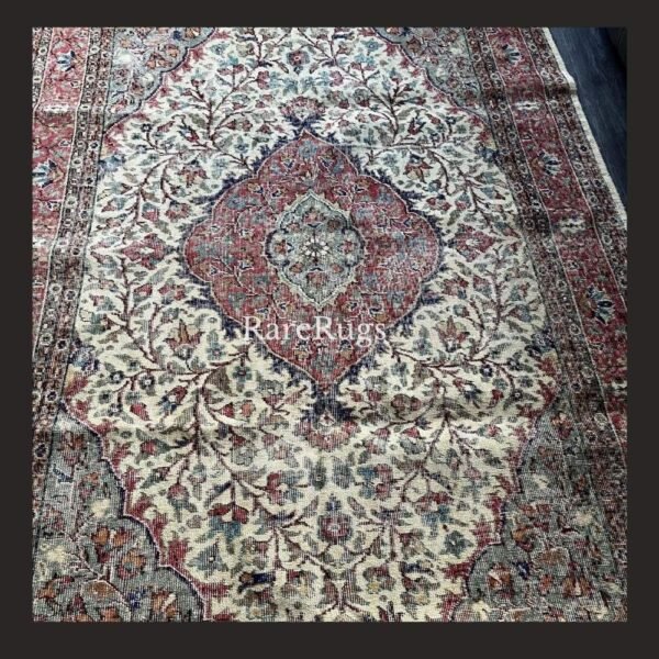 haliDc One of a kind vintage Turkish rug Isparta 9x6 handmade wool soft neutral floral medallion design