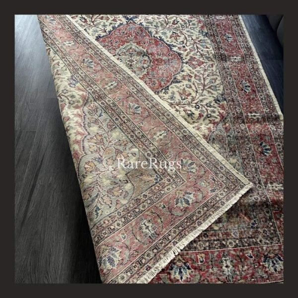 haliDf One of a kind vintage Turkish rug Isparta 9x6 handmade wool soft neutral floral medallion design