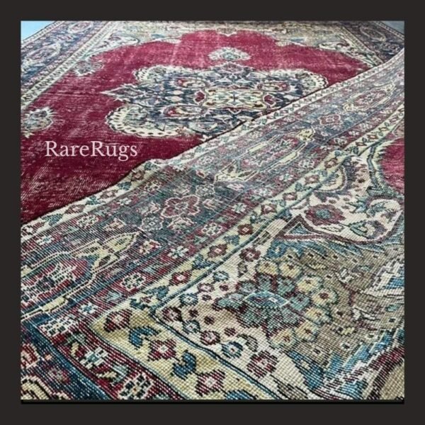 haliG2k One of a kind vintage Turkish rug Isparta 11.3x6.3 handmade wool red medallion floral design