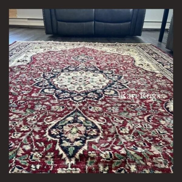 haliGj One of a kind vintage Turkish rug Isparta 9x6 handmade wool red medallion floral design